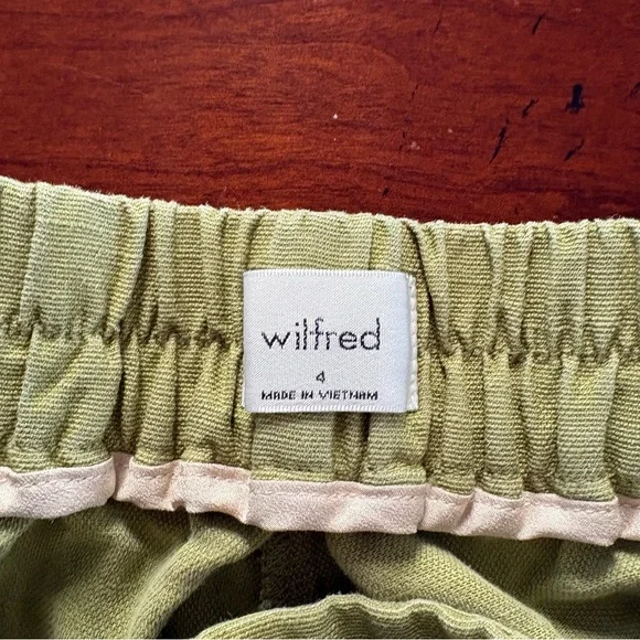 Aritzia Wilfred Fable Linen Green Shorts - Picture 4 of 5